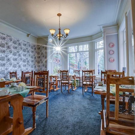 The Grove Bed & Breakfast Уитби Екстериор снимка