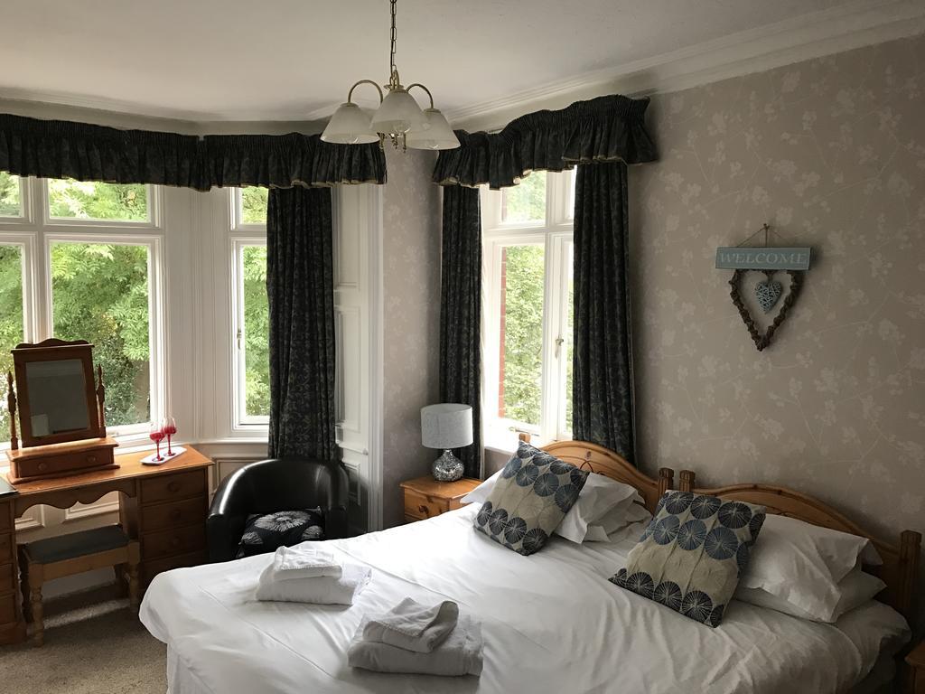 The Grove Bed & Breakfast Уитби Екстериор снимка