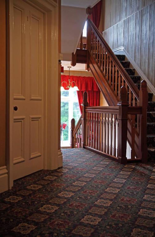 The Grove Bed & Breakfast Уитби Екстериор снимка