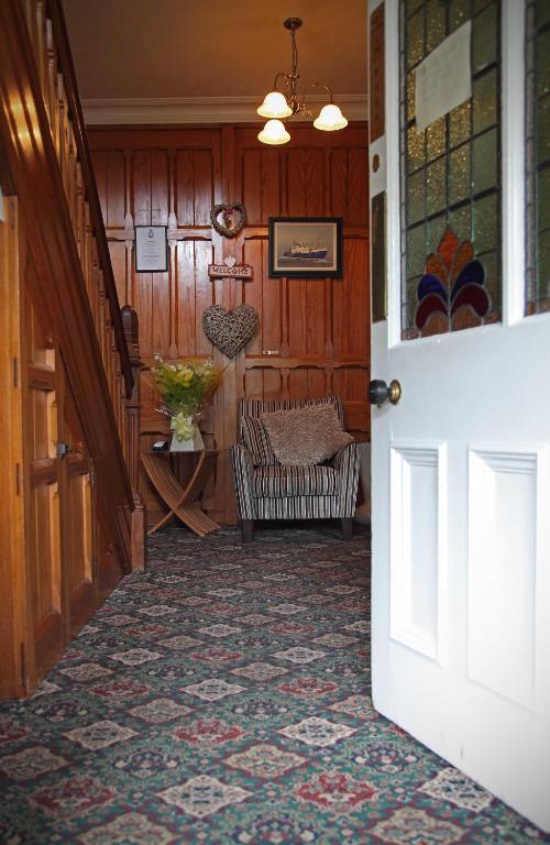 The Grove Bed & Breakfast Уитби Екстериор снимка