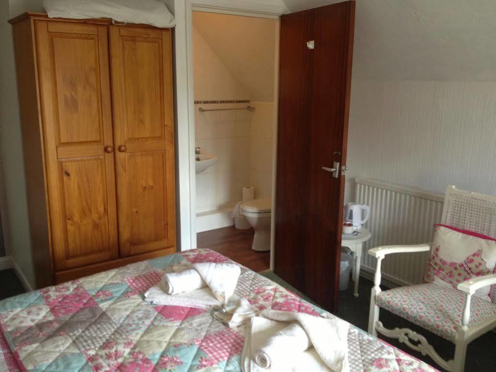 The Grove Bed & Breakfast Уитби Екстериор снимка