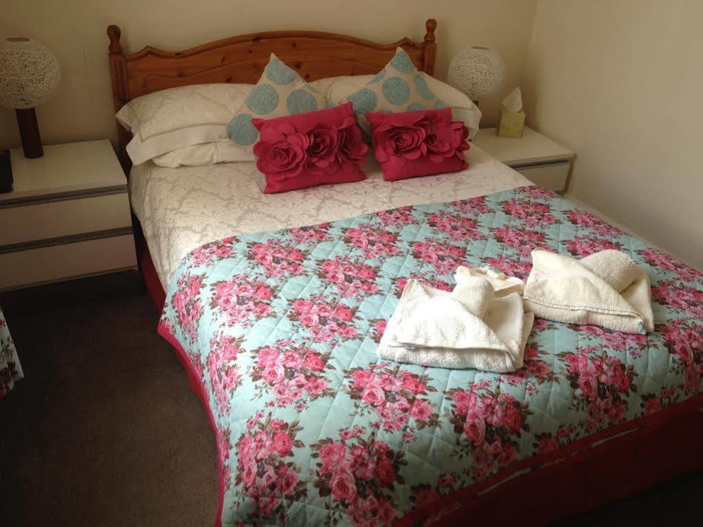 The Grove Bed & Breakfast Уитби Екстериор снимка