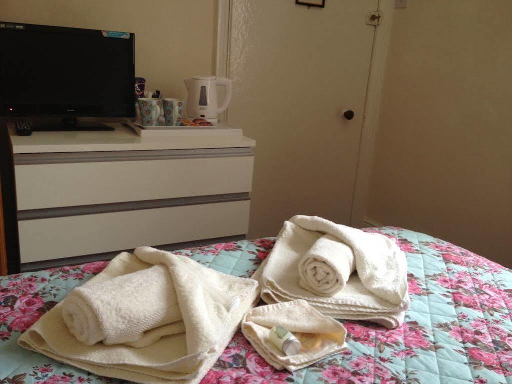 The Grove Bed & Breakfast Уитби Екстериор снимка