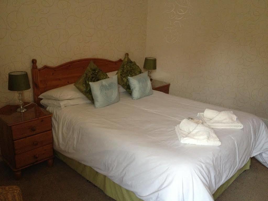 The Grove Bed & Breakfast Уитби Екстериор снимка