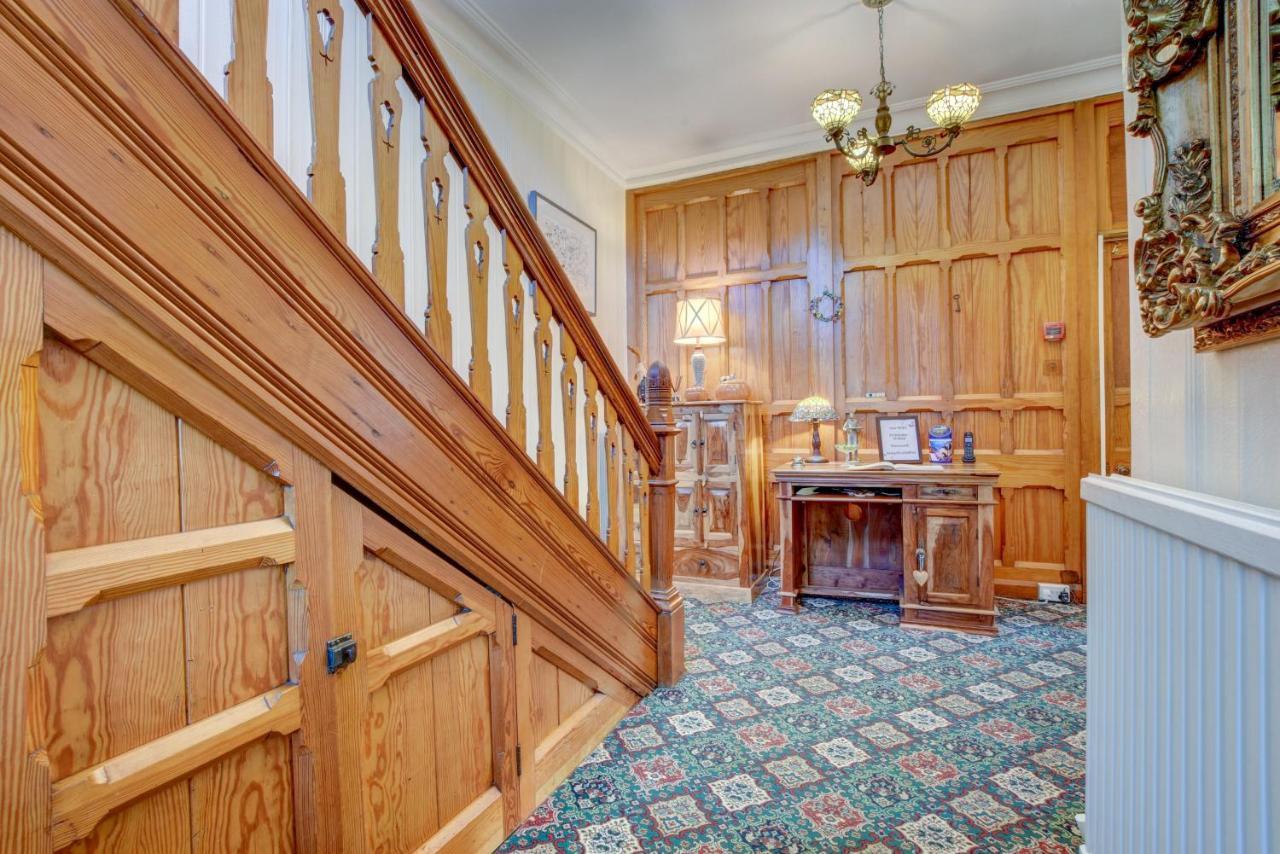 The Grove Bed & Breakfast Уитби Екстериор снимка