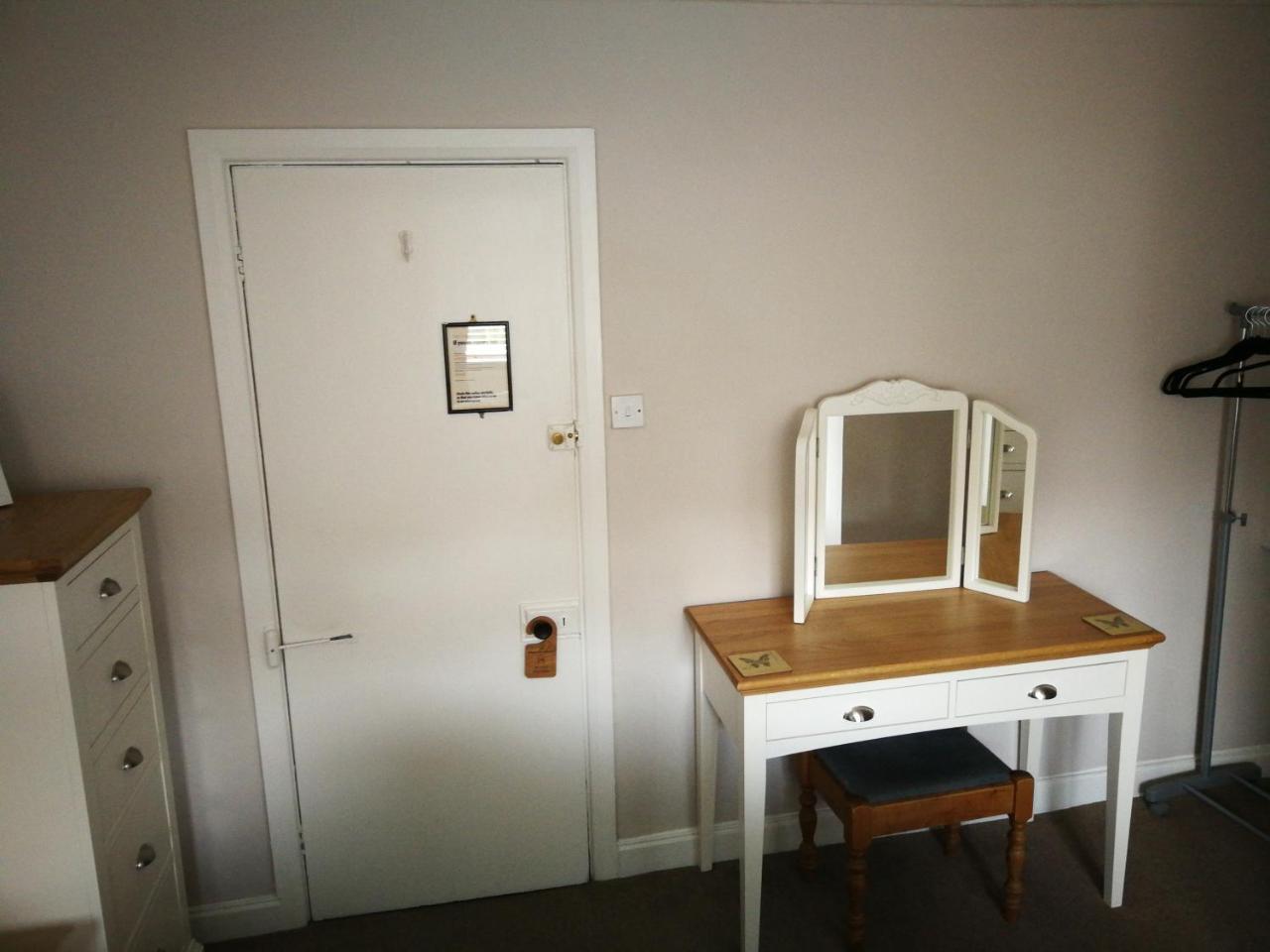The Grove Bed & Breakfast Уитби Екстериор снимка